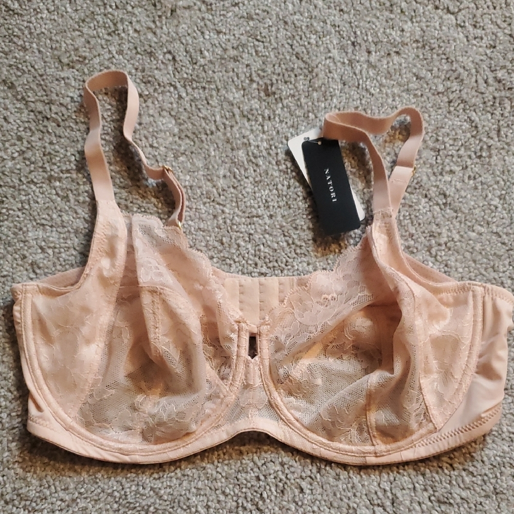 Natori Cream Underwire Bra with Adjustable Straps